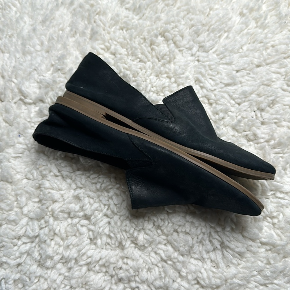 Lucky Brand Black Suede Like Leather Flat Loafers Comfy Everyday Shoe - Picture 3 of 7
